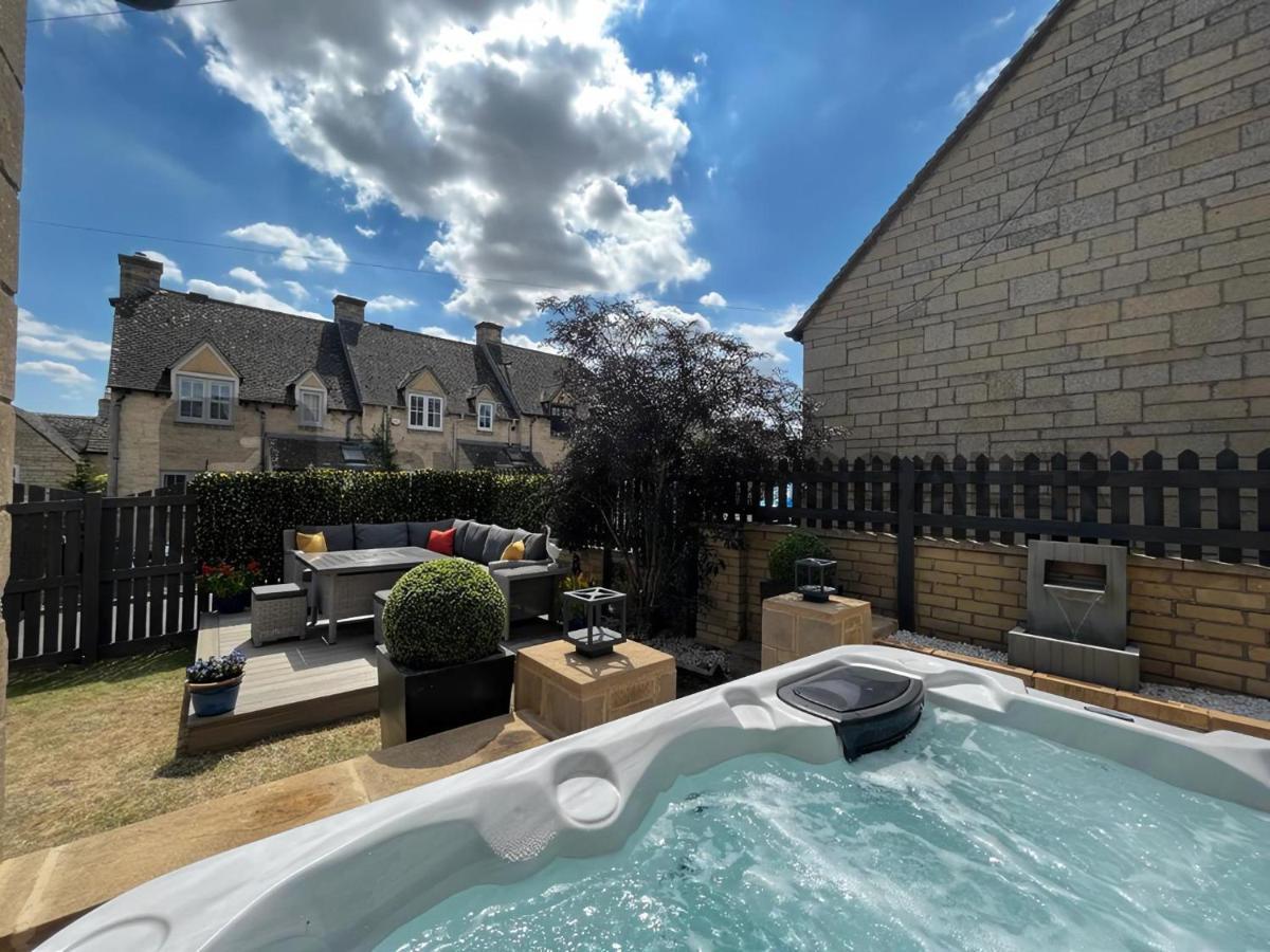 Luxurious 4 Bedroom Home In The Heart Of The Cotswolds With Hot Tub! Stow-on-the-Wold Exterior foto